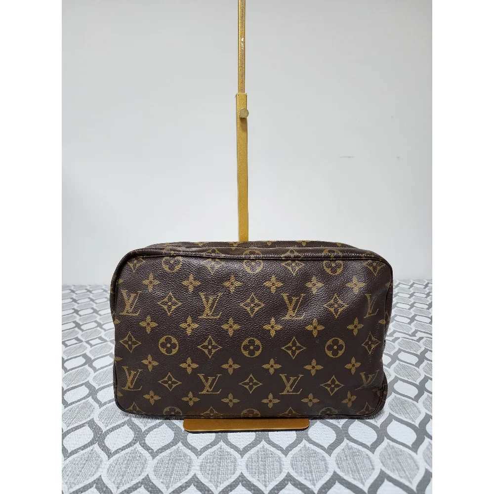 LOUIS VUITTON Monogram Canvas Trousse Toilette 28 Clutch Brown